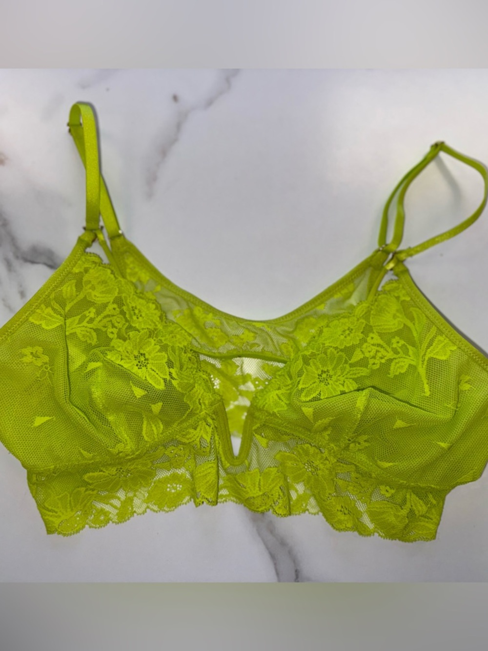 aerie (Medium) Neon Green/Yellow Floral Lace Bralette with V-Neck Cutout